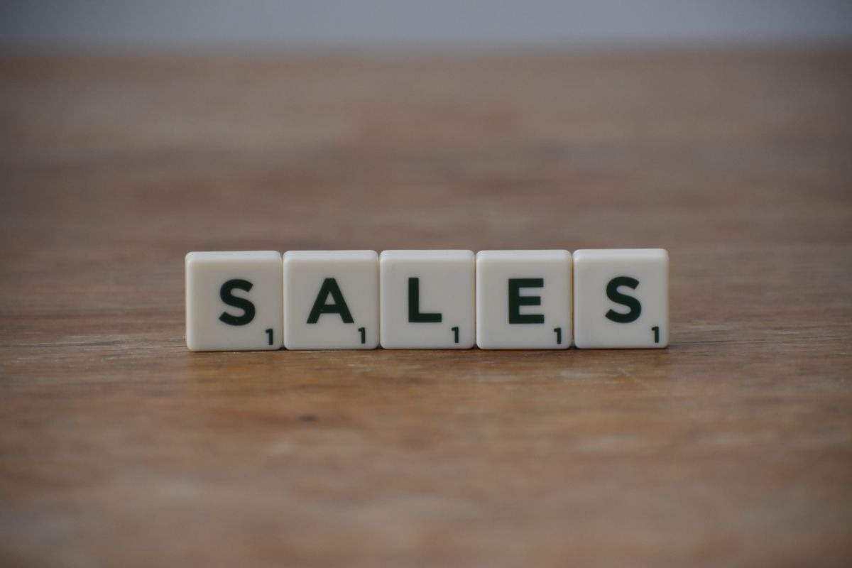 sales agent salary in romania